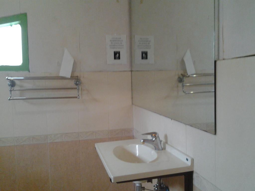 Villa And Resto Basanova Batu  Rom bilde