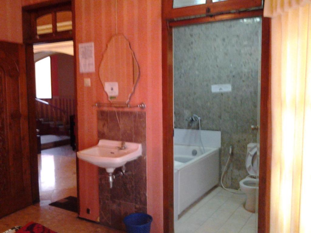 Villa And Resto Basanova Batu  Eksteriør bilde